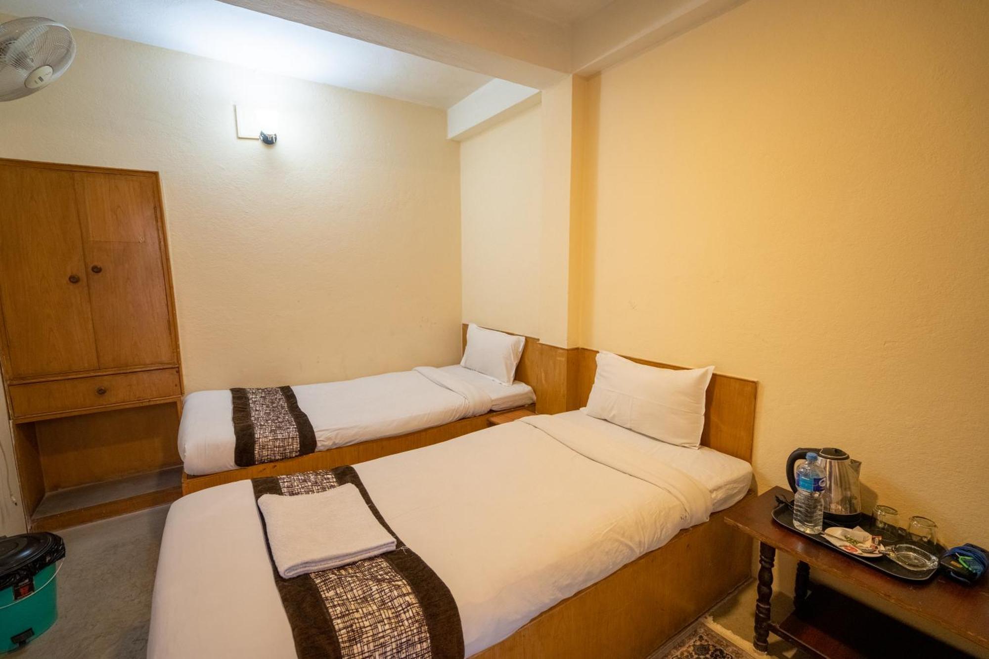 Hotel Nana Катманду Экстерьер фото