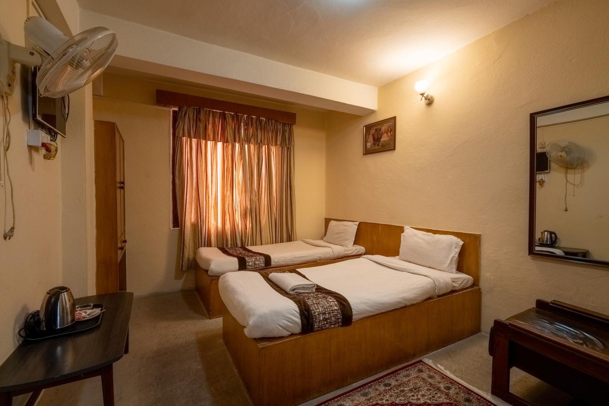Hotel Nana Катманду Экстерьер фото